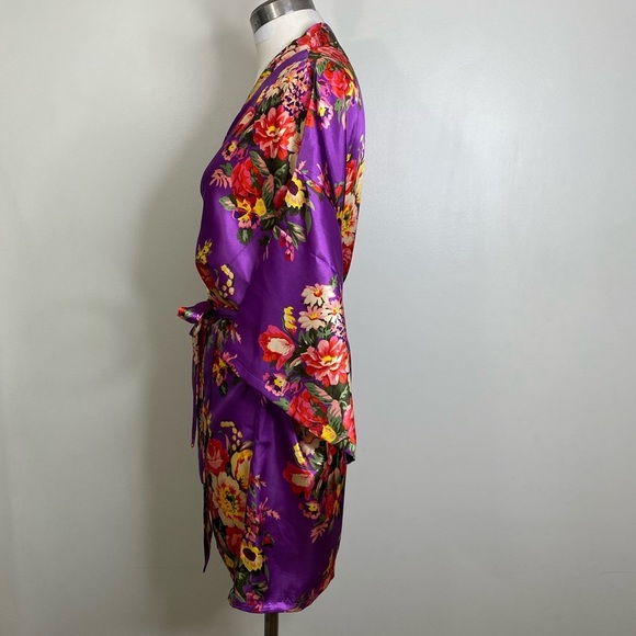 SHINY SATIN POLYESTER Robe in Purple with Vibrant Flowers 🌺🌸 💐 - Picture 10 of 11